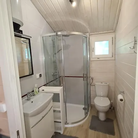 Przy Marinie Wapnica 6 Km Od Miedzyzdrojow *